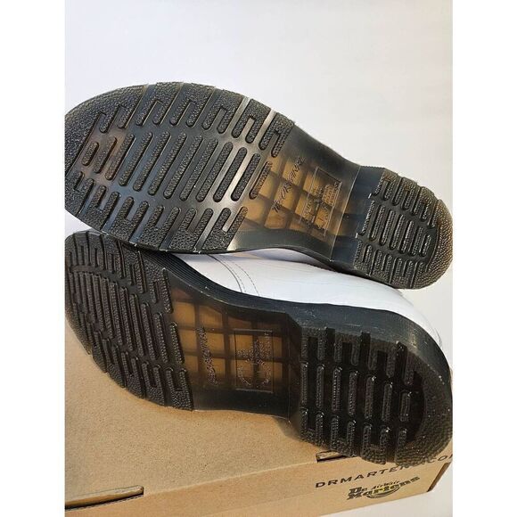 Dr. Martens 1461 white patent croc embossed shoes. Size 7. - Picture 5 of 7